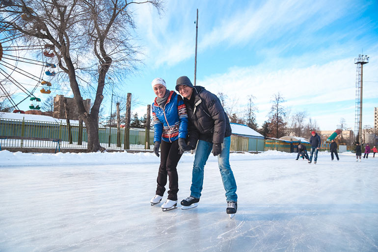 Зимние развлечения: 6 причин научиться кататься на коньках